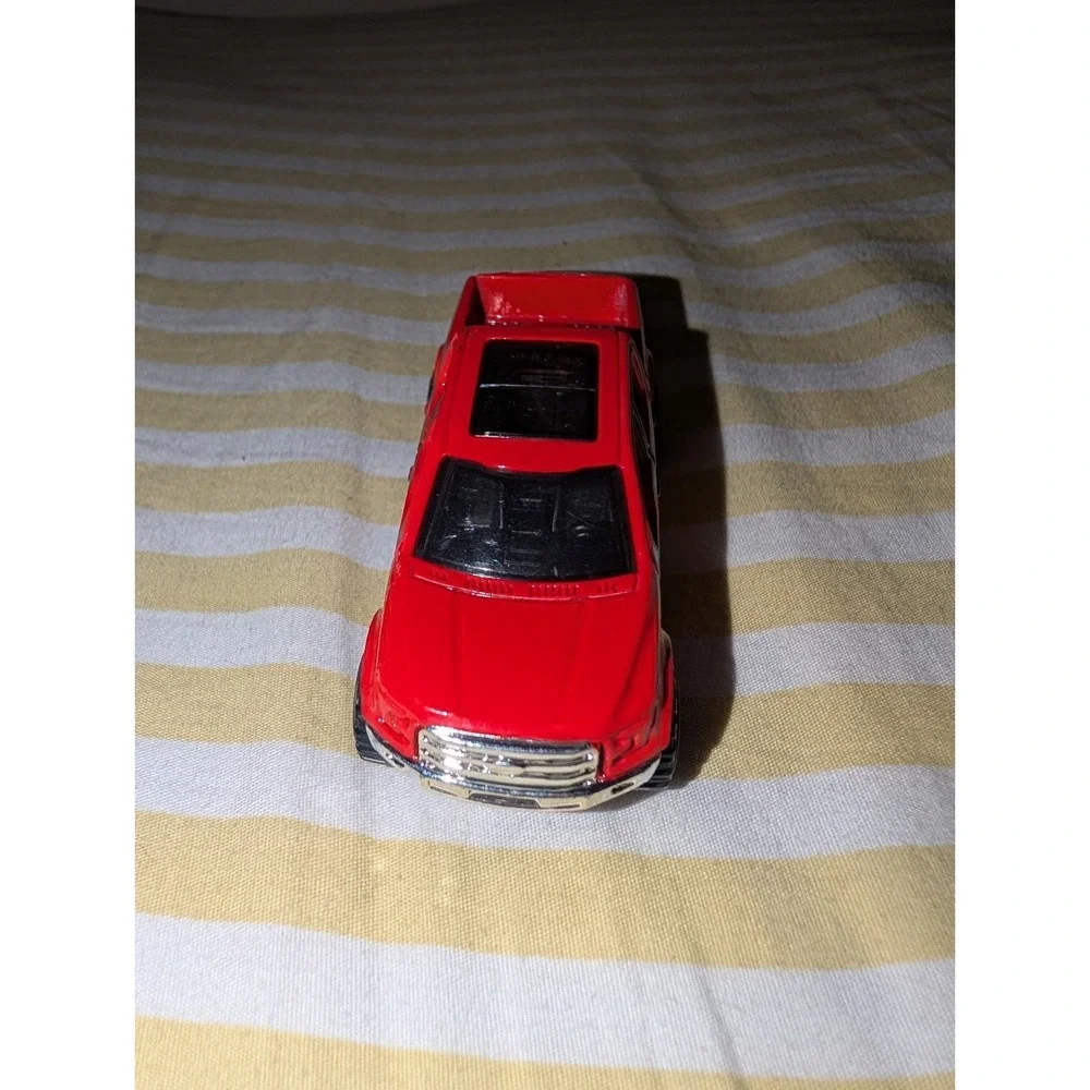 Hot Wheels 15 Ford F150 Dual Cab Pickup Red Diecast Toy Truck 1:50 Scale